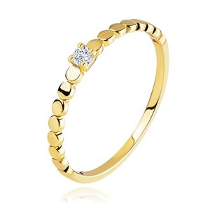 Jemný prsteň zo žltého 14K zlata - vyvýšený číry zirkón, štruktúrované ramená - Veľkosť: 54 mm