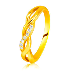 Lesklý prsteň zo 14K žltého zlata - prepletené vlnky, zirkónová línia - Veľkosť: 58 mm