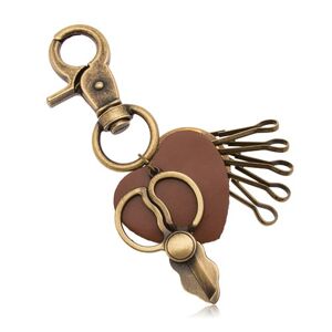Patinovaný prívesok na kľúče, mosadzný odtieň, nožnice a hnedé srdiečko