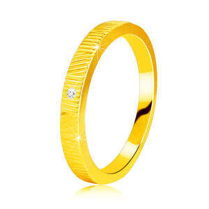 Prsteň zo žltého 14K zlata - jemné ozdobné zárezy, číry zirkón, 1,3 mm  - Veľkosť: 54 mm
