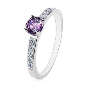 Strieborný prsteň 925, okrúhly zirkón fialovej farby, číre zirkóny na ramenách - Veľkosť: 52 mm