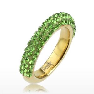 Trblietavý prsteň zlatej farby z ocele, línie svetlozelených kamienkov - Veľkosť: 59 mm