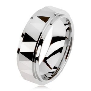 Volfrámový brúsený prsteň striebornej farby, trojuholníky, vyvýšený stredový pás - Veľkosť: 62 mm