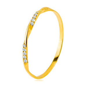 Zlatý 585 prsteň - hladká zvlnená línia zdobená ligotavými zirkónikmi v čírom odtieni - Veľkosť: 52 mm