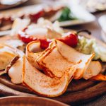 วิธีทำเกลือน้ำมันหมูในภาษายูเครนในขวด: คุณสามารถกินมันด้วยริมฝีปากของคุณ วิธีทำเกลื