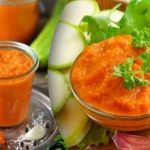 ในเวลาเพียงครึ่งชั่วโมง: สูตรคาเวียร์สควอชที่อร่อยที่สุดจาก Ruslan Senichkin ในเวลาเพีย